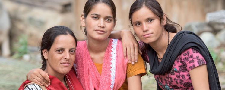 Tägliches Leben: Porträts junger Frauen im Navdanya-Projekt-Dorf Gundiyat Gaon am 16.09.15.  Projektpartner: Navdanya (Bedeutung (Hindi): neun Samen)