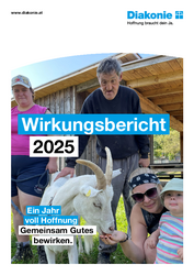 Mehrere Menschen stehen rund um eine Ziege